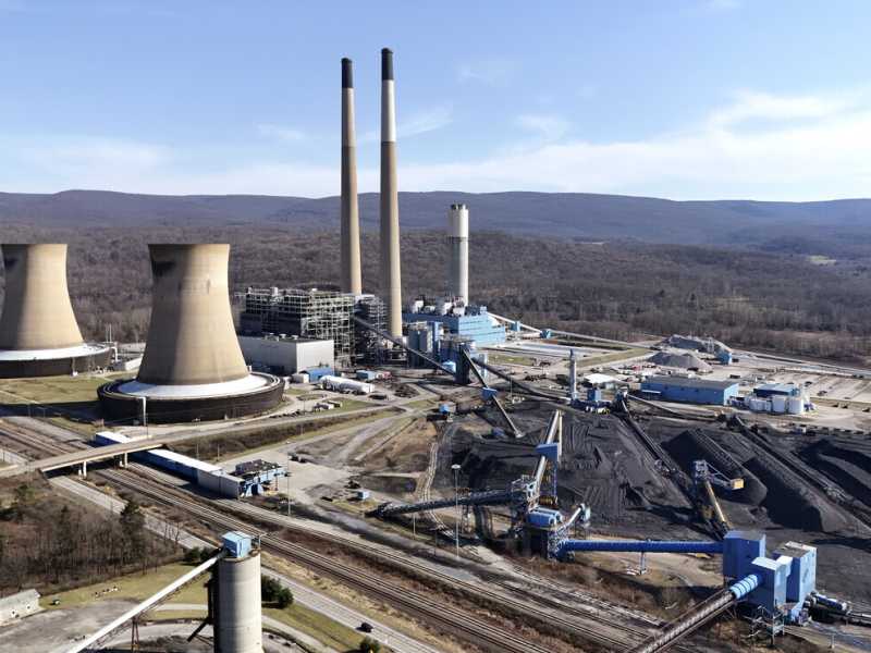 La centrale termoelettrica a carbone di New Florence, in Pennsylvania: sar&agrave; dismessa nel 2028 (foto LaPresse)&nbsp;<br />