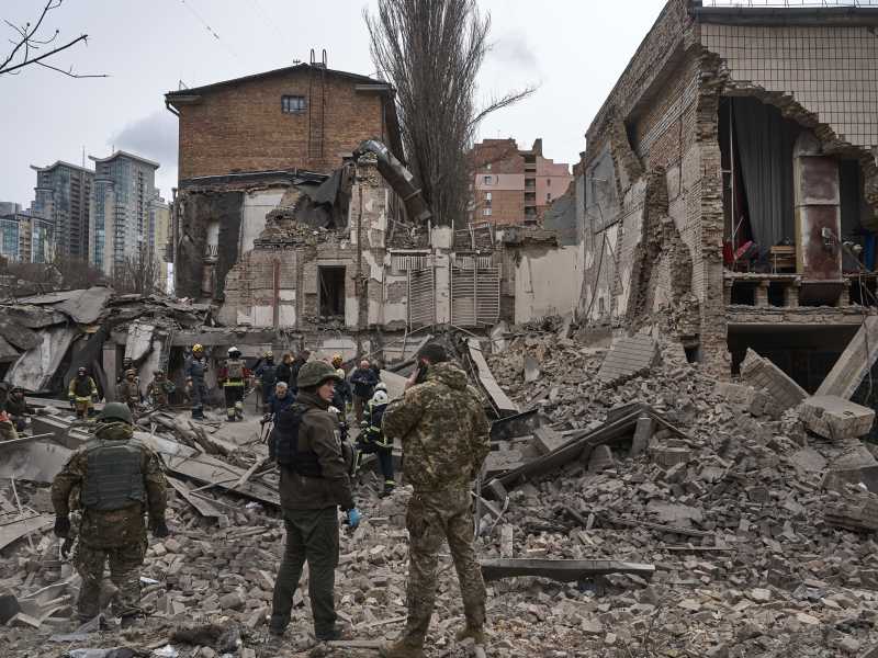 La Russia ha ripreso a bombardare a tappeto tutta l'Ucraina. L'attacco a Kyiv