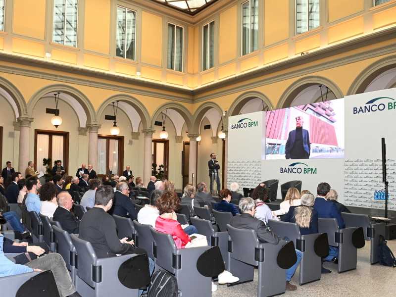 Un momento del Festival fogliante dell’economia e della globalizzazione nella sede del Banco Bpm, sabato scorso a Milano (foto Fabio Bozzani)<br />