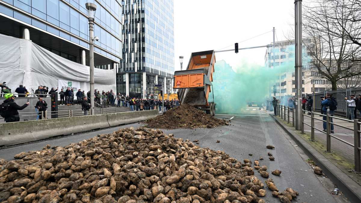 Immagine di L'Ue approva la controriforma della Pac, ma a Bruxelles ci sono (ancora) i trattori in piazza