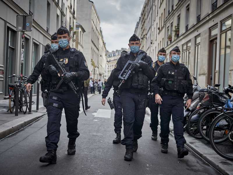 Polizia armata vicino all'ex redazione di Charlie Hebdo a Parigi, Francia (Foto di Kiran Ridley/Getty Images)<br />&nbsp;<br />