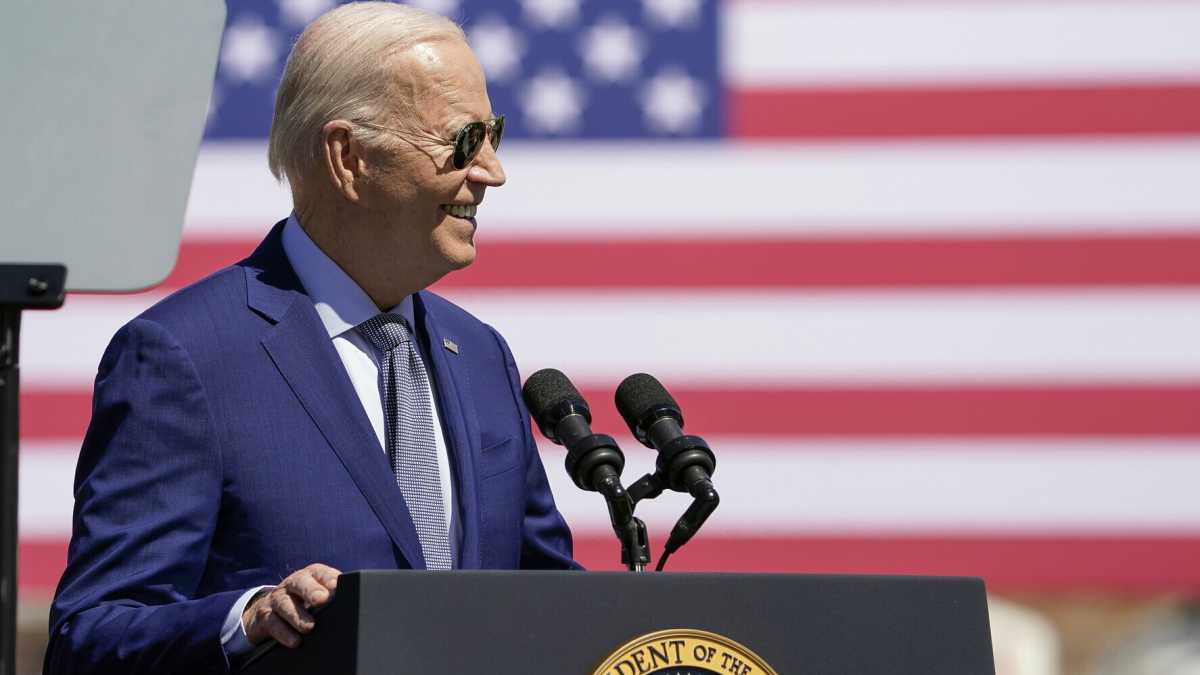 Immagine di Tra selfie, fondi e celebrità, Obama e Clinton vanno in soccorso di Biden