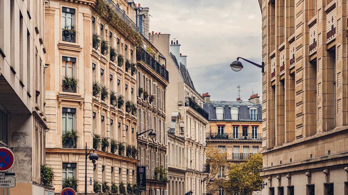 Immagine di A Parigi si dimette un preside dopo aver ricevuto minacce di morte: aveva chiesto di togliere il velo a scuola