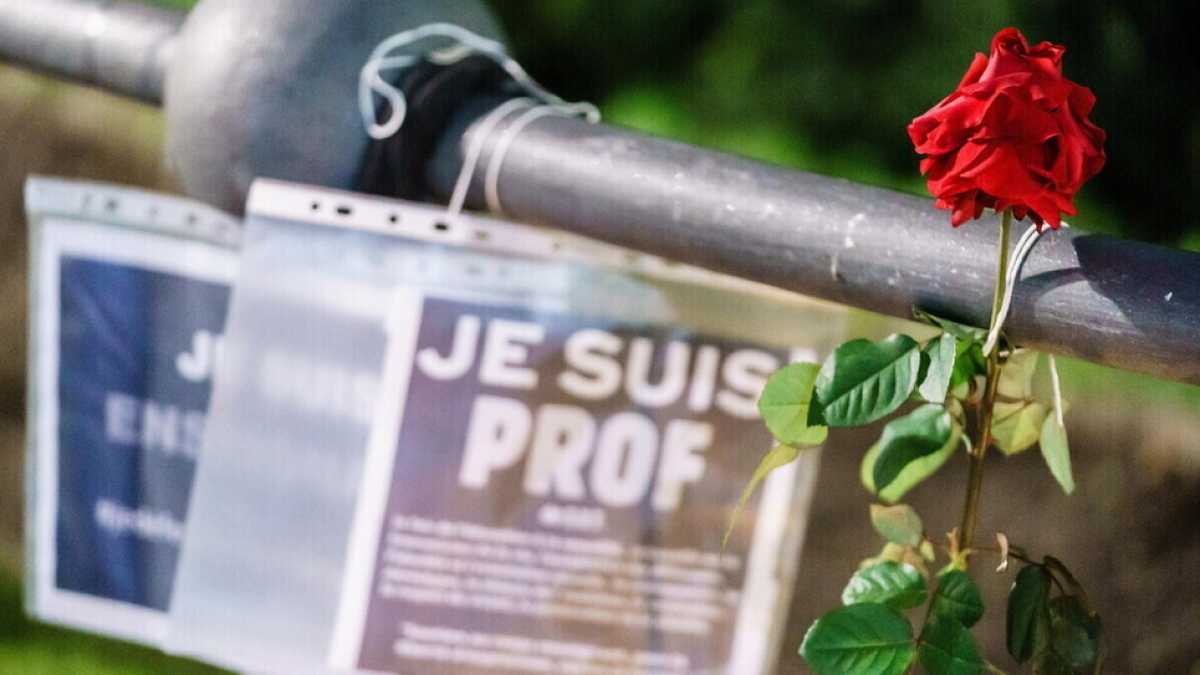 Immagine di In Francia decine di scuole minacciate. Oggi Voltaire avrebbe la scorta