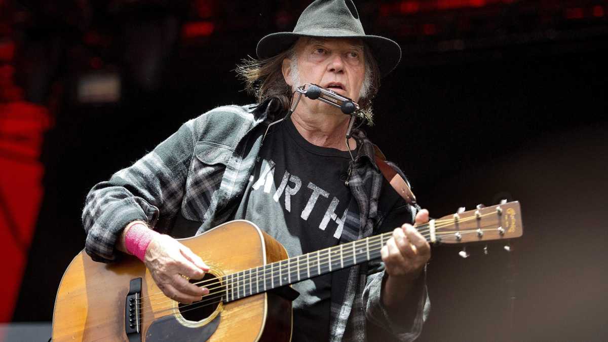 Immagine di Pace fatta tra Spotify e Neil Young dopo il caso Rogan. E adesso un nuovo album