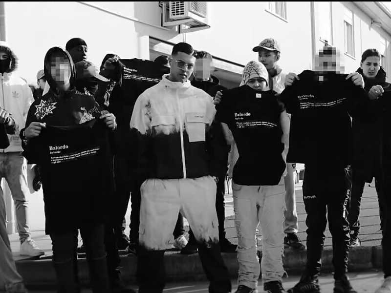 Videoclip Sacky - Kayros (screenshot via Youtube)