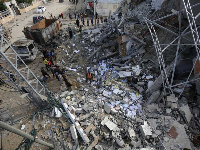 &nbsp;Un bombardamento a Gaza - foto via Getty Images