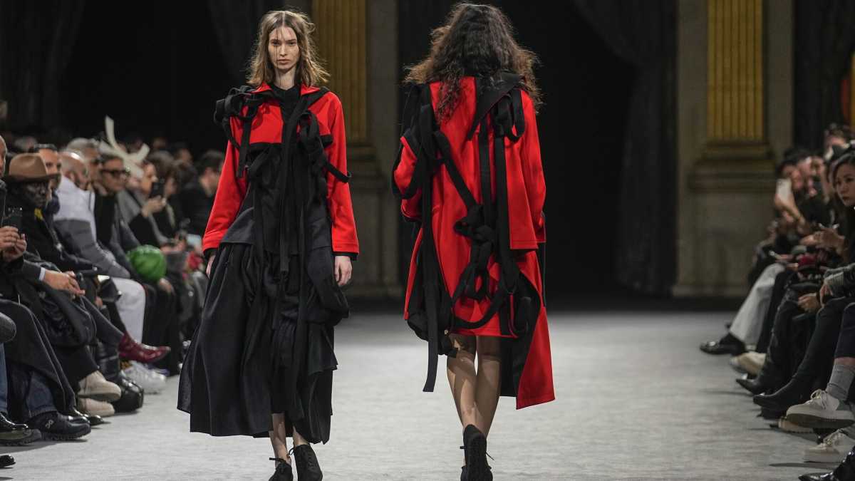 Immagine di L’alta moda di filosofeggiare davanti alla banalità di una gonna