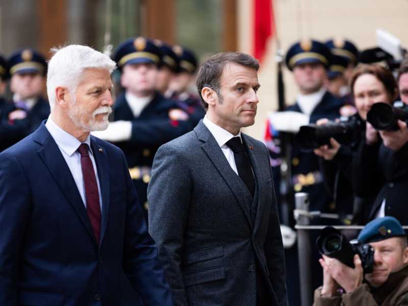 Petr Pavel ed Emmanuel Macron (Foto Ansa)<br />