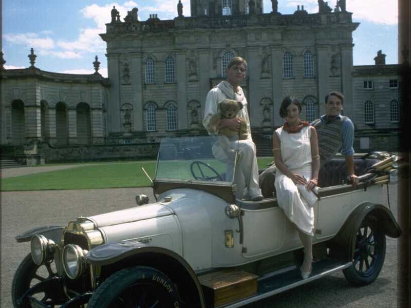 Anthony Andrews, Diana Quick e Jeremy Irons nella serie “Brideshead Revisited” andata in onda nel 1981 su Itv (GettyImages) <br />