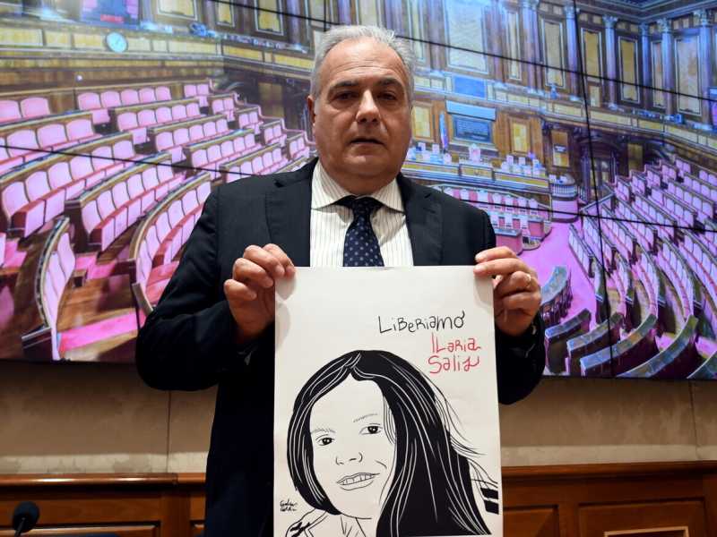 Papà Salis: "Meloni non mi risponde. Schlein ha gestito male la candidatura di Ilaria"