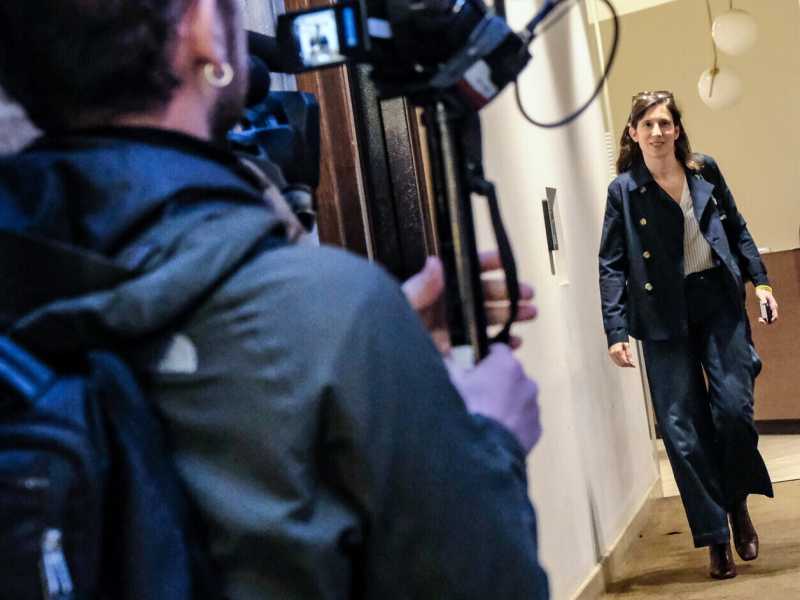 Le farfalle di Schlein: ora pensa a Berizzi candidato, caos per il dopo Bonaccini
