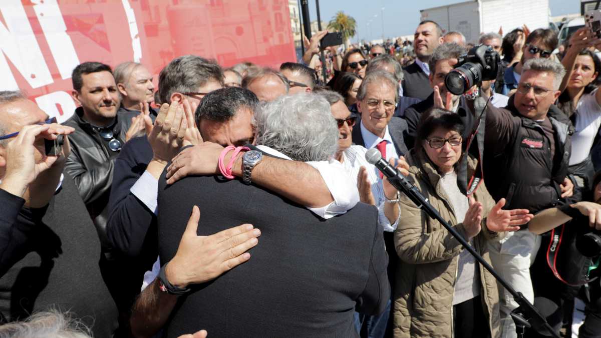 Immagine di Altro che "giù le mani da Bari". Dopo l’omicidio, ancora arresti. E Conte si sfila dal Pd