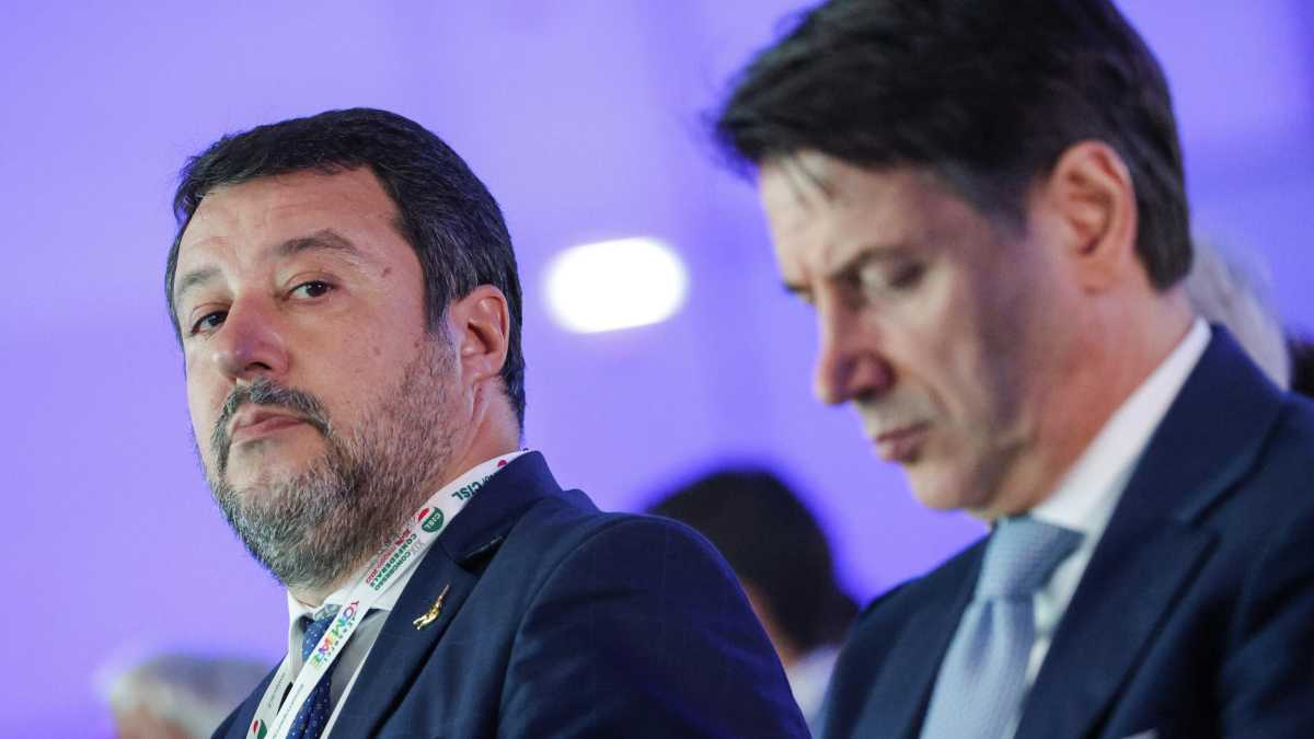 Immagine di Il colmo di Conte che vota contro Salvini per i suoi rapporti con Putin