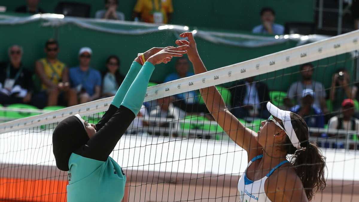 Immagine di Giocare a volley con il chador. Parla la coach Alessandra Campedelli