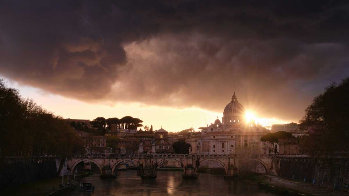 Immagine di Roma dall'alto, alle 8 del mattino. Sembra quasi Milano