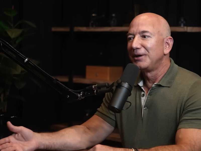 &nbsp;Il Ceo di Amazon Jeff Bezos nel podcast di Lex Friedman - screen da YouTube