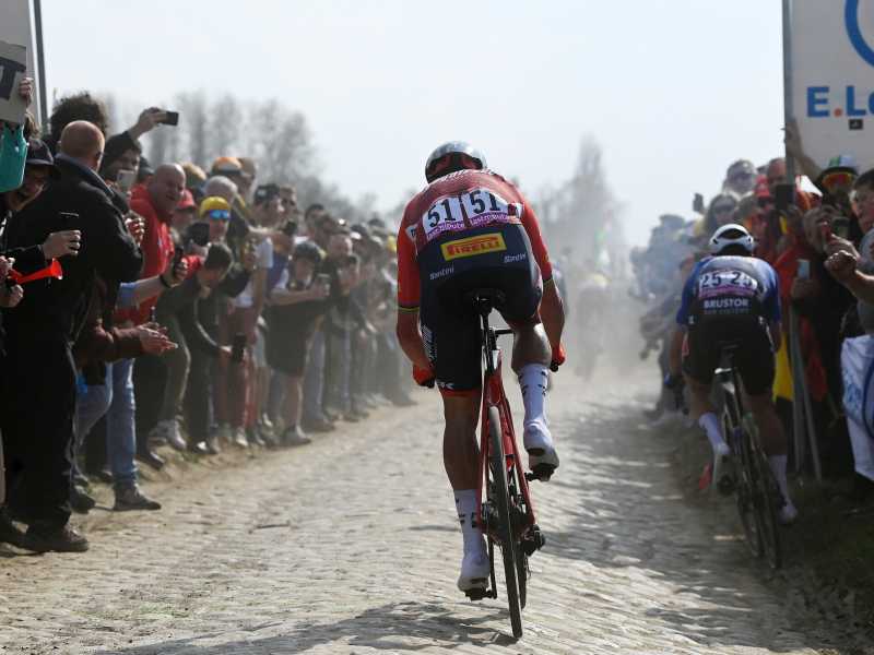 Un'immagine della Parigi-Roubaix del 2023 (foto Getty Images)