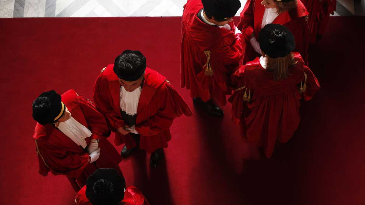 Immagine di Test per i magistrati e dossier, Davigo e Salis: tra i marosi della giustizia italiana