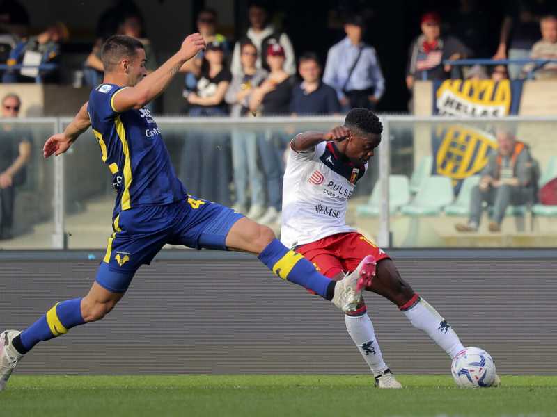 L'attaccante del Genoa Caleb Ekuban (foto LaPresse)