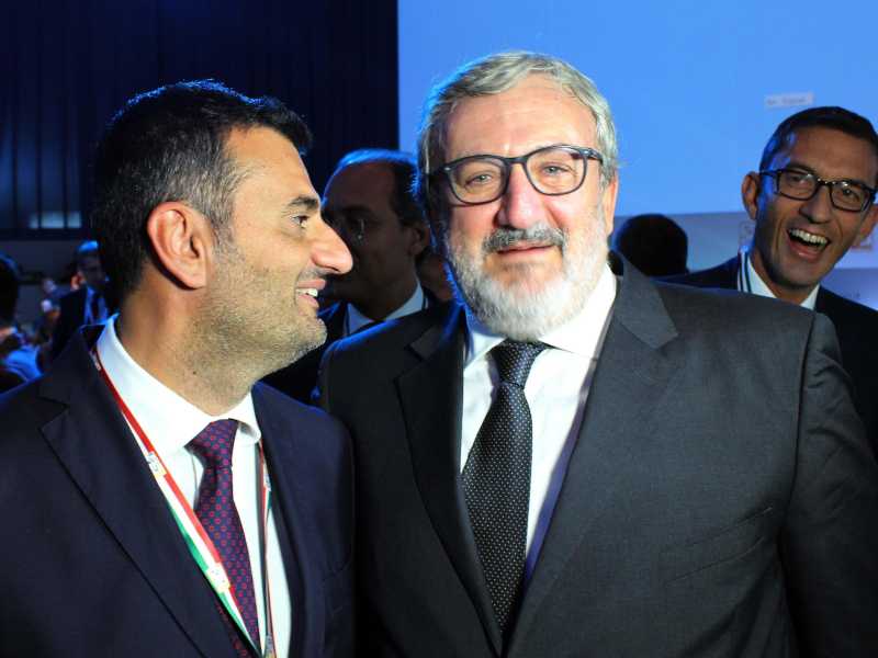 Antonio Decaro e Michele Emiliano insieme, nel 2016 (foto Ansa)
