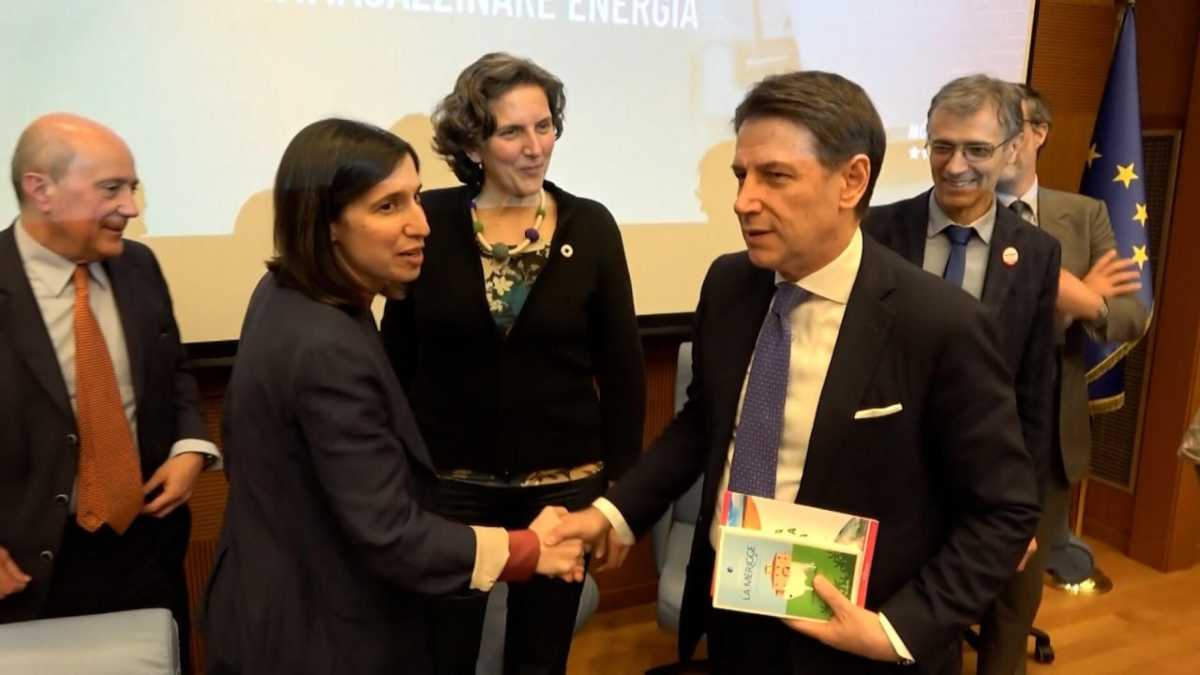 Immagine di Conte fa aspettare Schlein al convegno per fare pace. E Laforgia si ritira