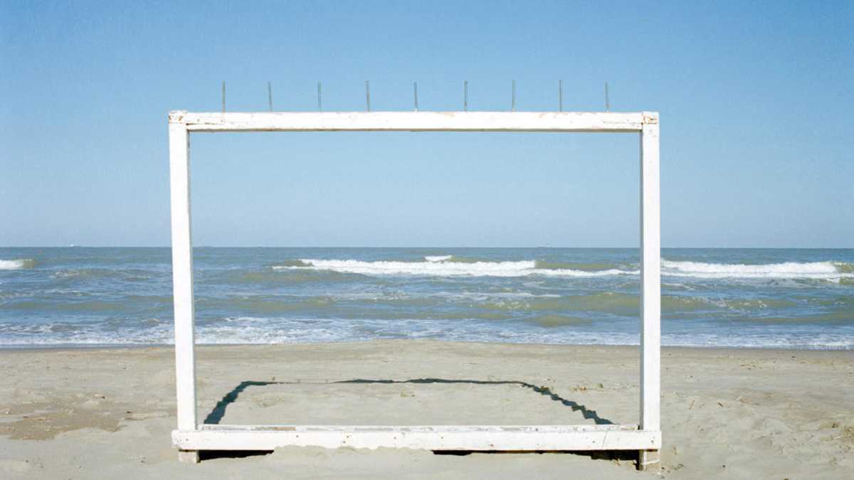 Immagine di Il turismo è disamore e ignoranza. Seguire l'esempio di Luigi Ghirri