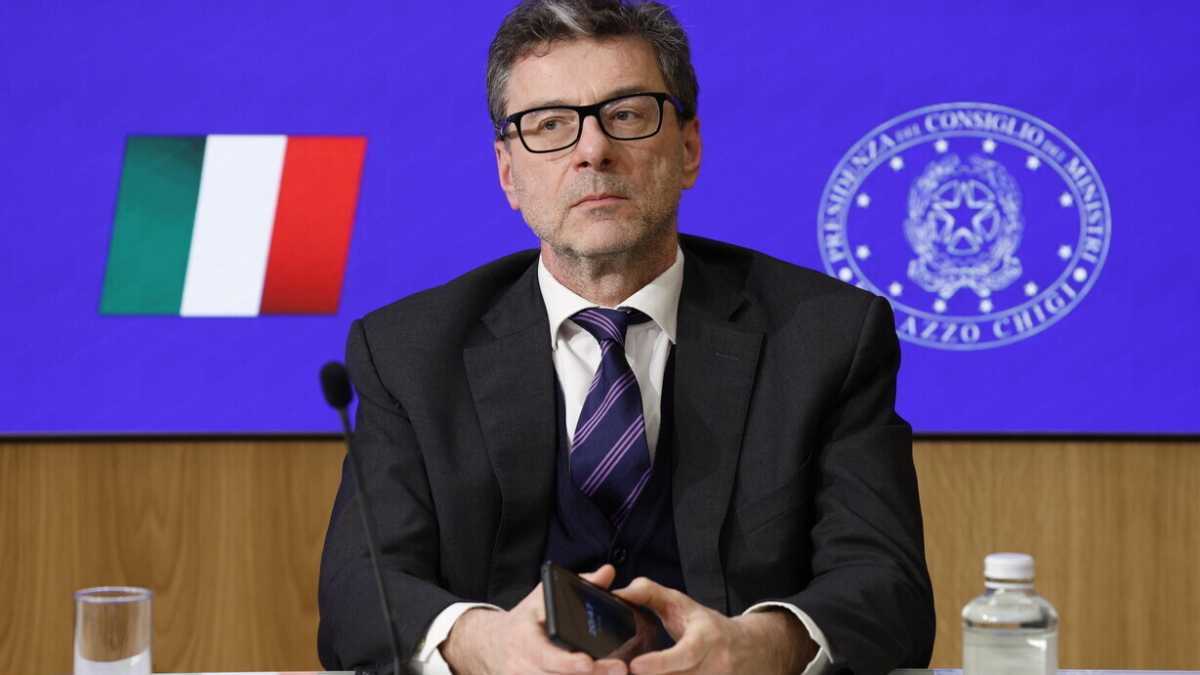 Immagine di Giorgetti replica a Gentiloni sul no alla proroga per il Pnrr: "Lui fa il commissario, io il ministro"