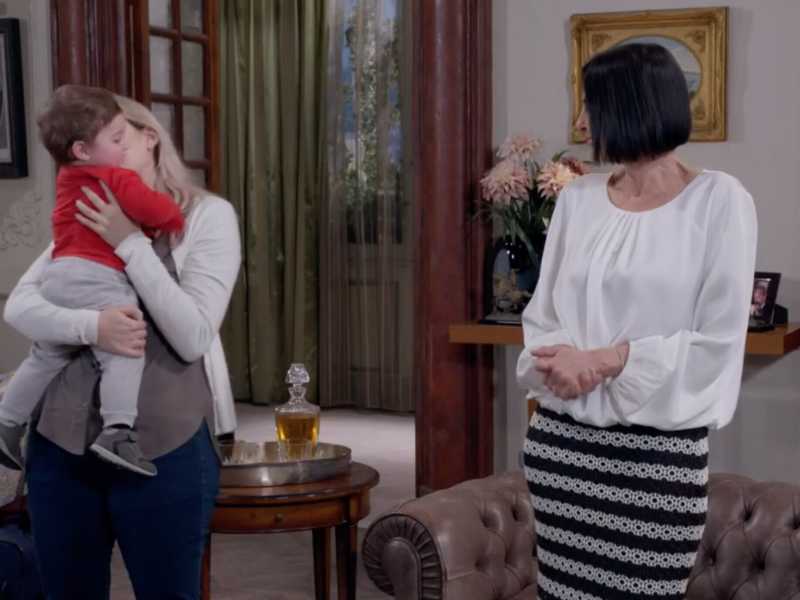 Marina o Ada? Il "dilemma delle mamme" irrompe in "Un posto al sole"