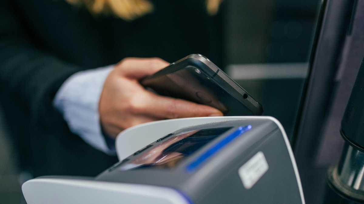 Immagine di La stupidità infinita dell'uomo con il denaro digitale