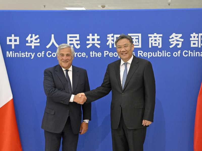 Tajani e Wang Wentao insieme in Italia. Storia di una relazione complicata
