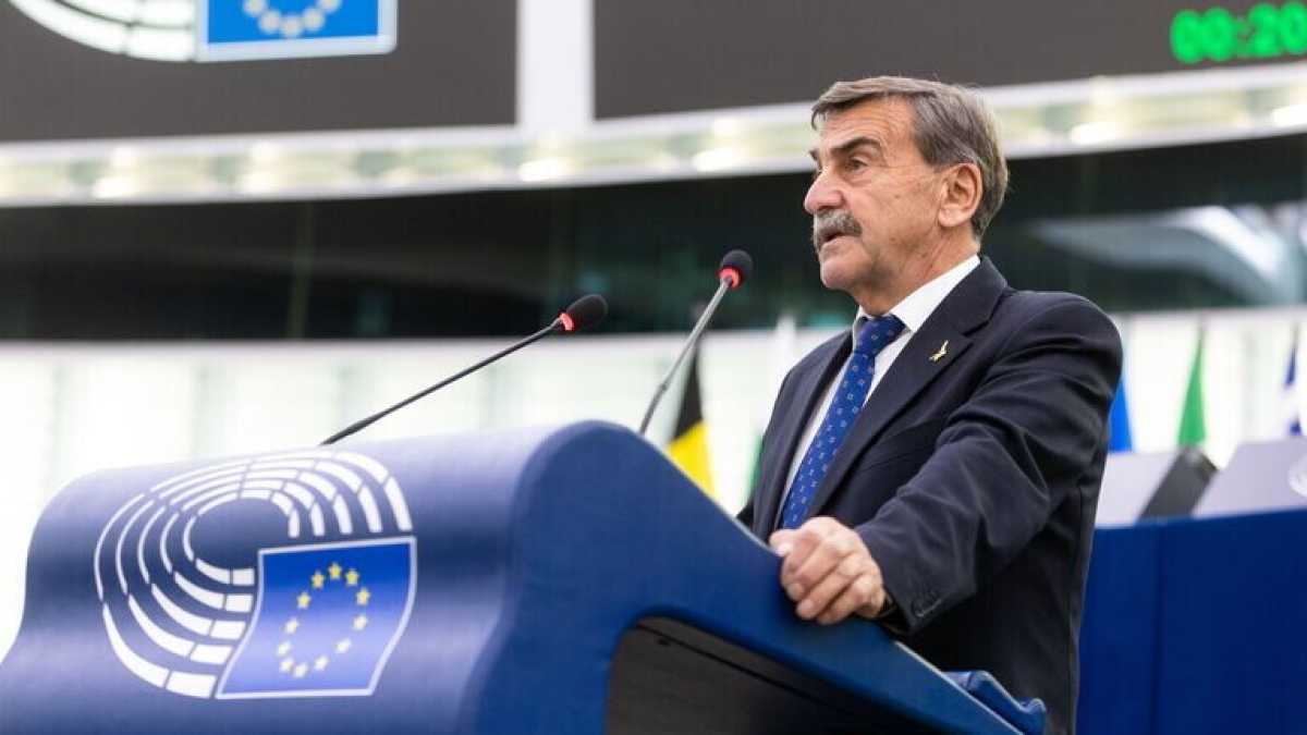Immagine di “Sogno l’addio di Salvini, intanto aiuto Forza Italia”. Parla Da Re, il parlamentare Ue espulso dalla Lega