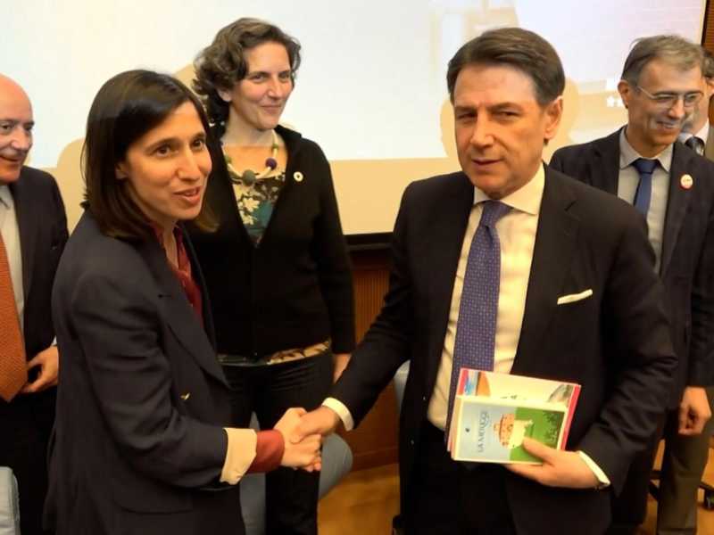 Elly nel trullo. Tra Conte ed Emiliano, i drammi pugliesi di Schlein