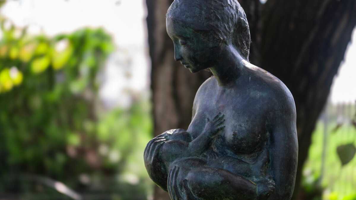 Immagine di Le pazze statue che invadono piazze e giardini d'Italia