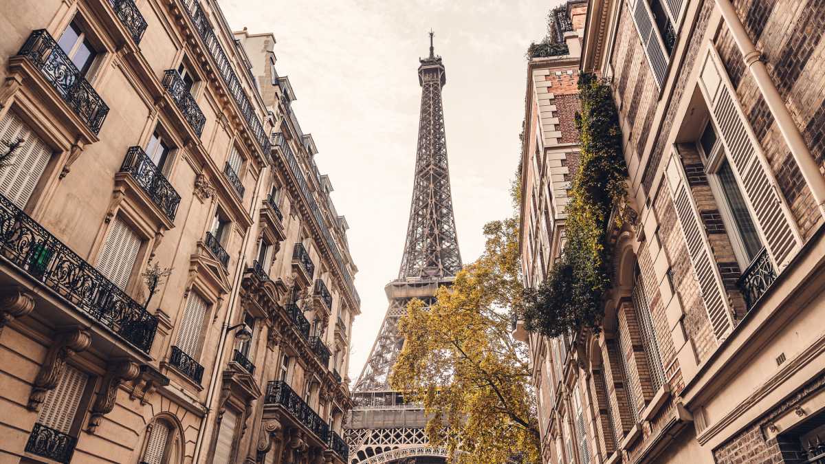 Immagine di Parigi, o cara. Riscoprire una città senza tempo