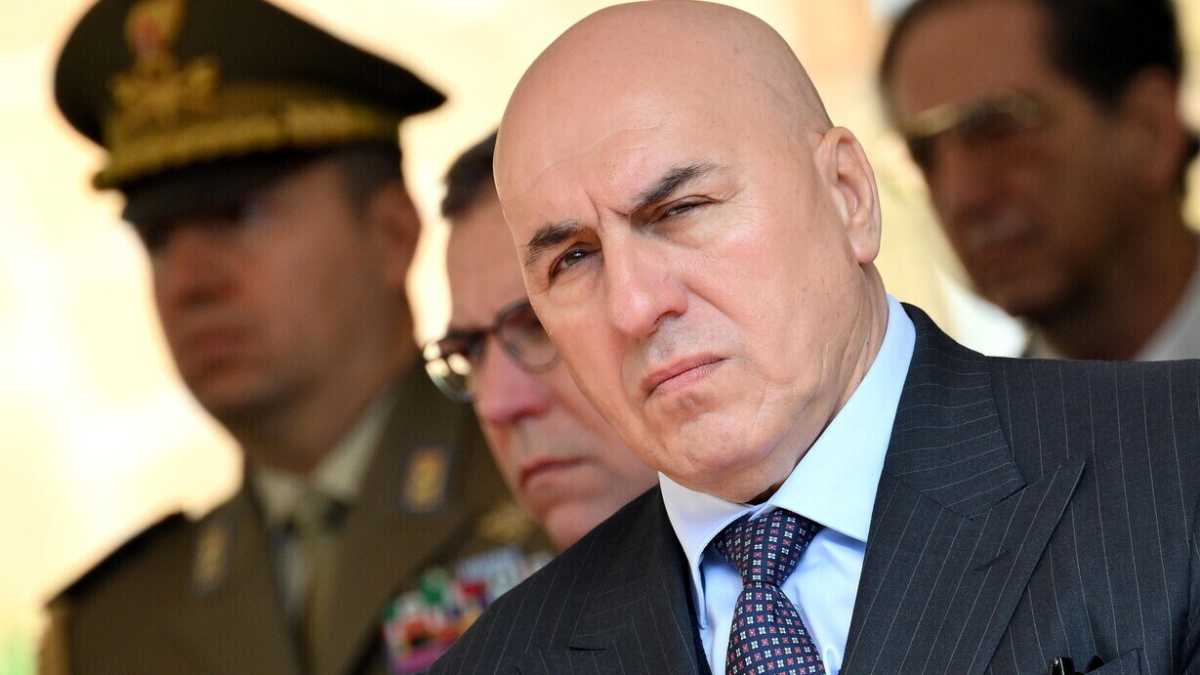 Immagine di Crosetto: "Attacco dell'Iran gravissimo. Ma Israele non forzi le regole"