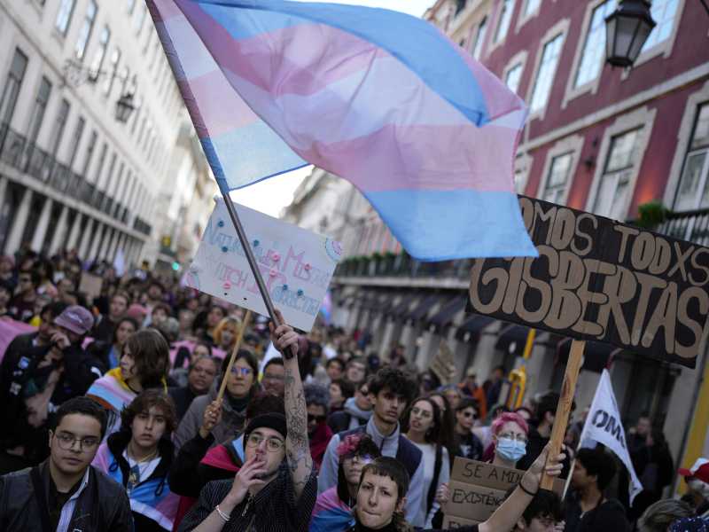 Due femministe contro la “transmania” che ha conquistato le società occidentali