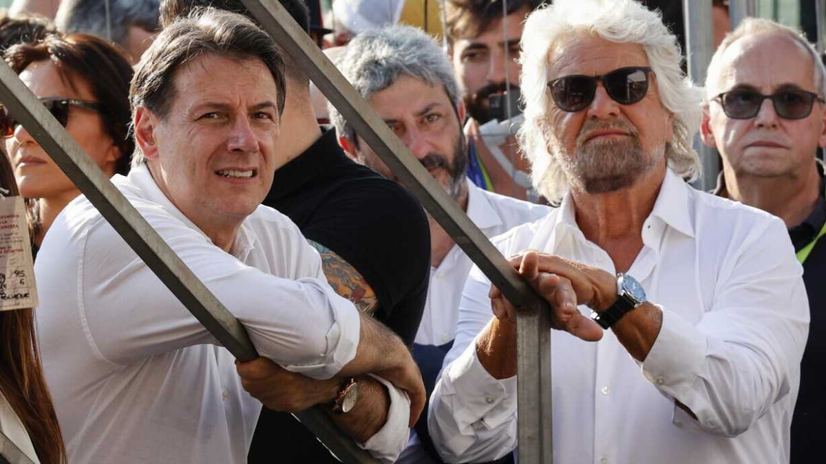 Immagine di Non solo Bossi, ma pure Fini, D’Alema, Prodi e Grillo. Ecco i padri nobili decaduti