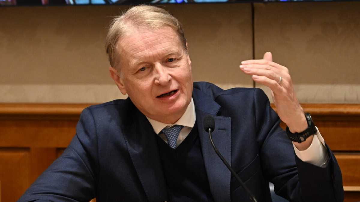 Immagine di Malan corteggia i No vax? "Inspiegabile. Nelle urne sono marginali". Parlano i sondaggisti