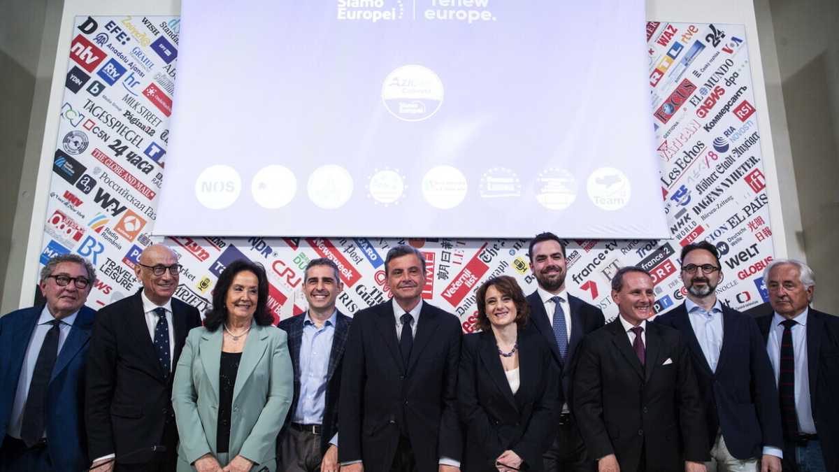 Immagine di Calenda presenta la lista per le europee: "Oggi per Draghi, domani un nuovo partito"