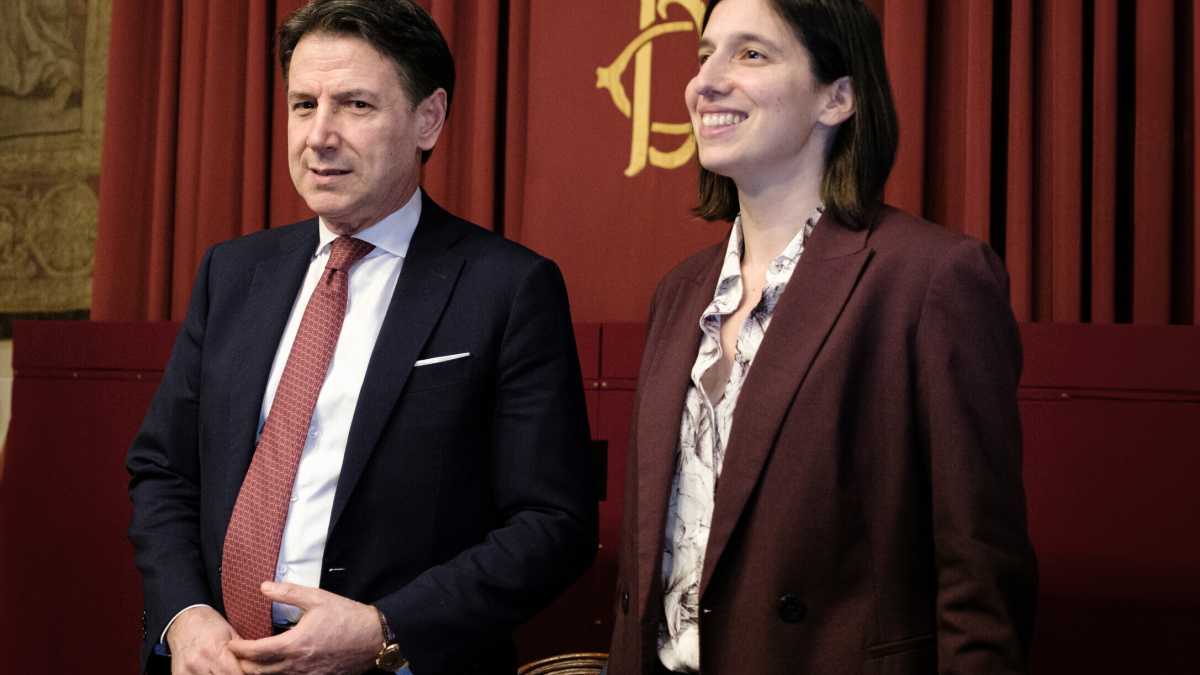 Immagine di Elly detective Schlein: “Ha capito che Conte vuole fare male al Pd”