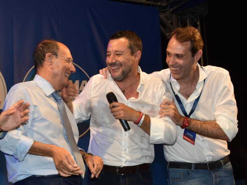 Luca Sammartino (a destra) con Matteo Salvini e Renato Schifani (Ansa)