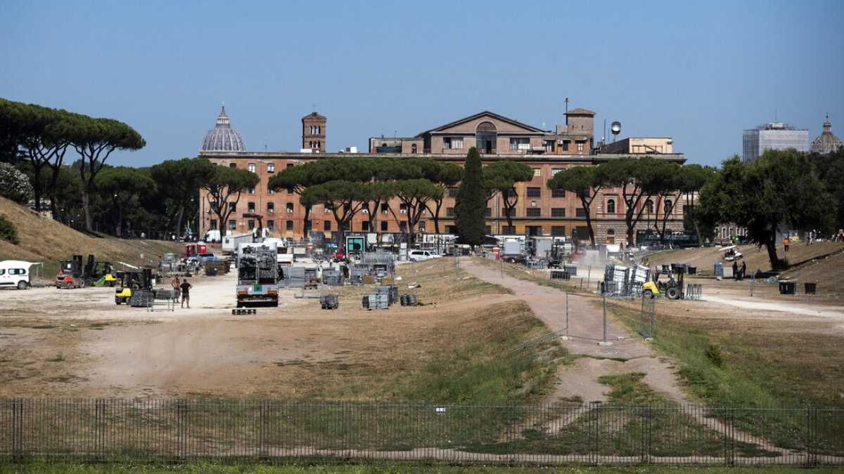 Immagine di Tutti al Circo massimo, ma per confessarsi