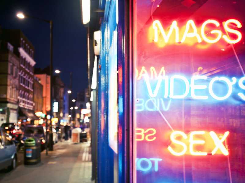 Il benessere fa passare la voglia di fare l’amore, ma sui porno si va fortissimo