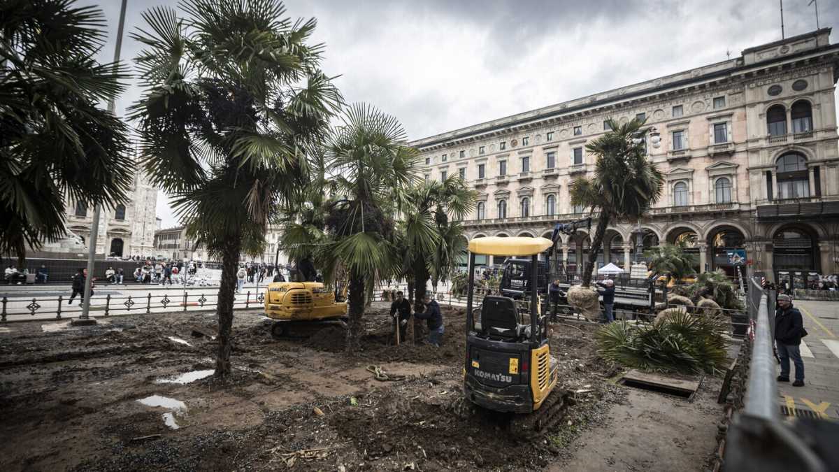 Immagine di Via le palme da Piazza Duomo. Sia lodato Ermenegildo Zegna