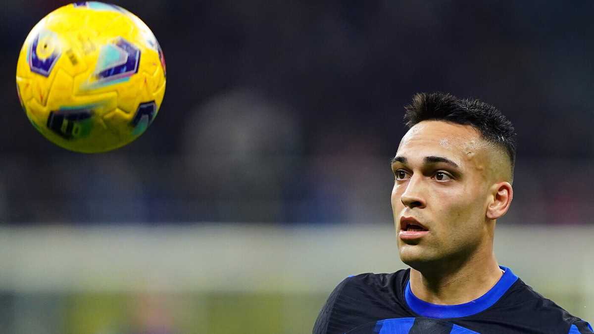 Immagine di Il marchio di Lautaro Martinez sullo scudetto dell'Inter