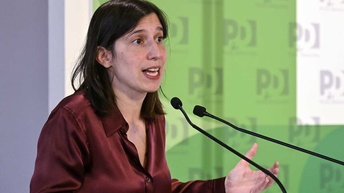 Immagine di Schlein si candida alle europee. Ma il Pd si divide sul nome della leader nel simbolo