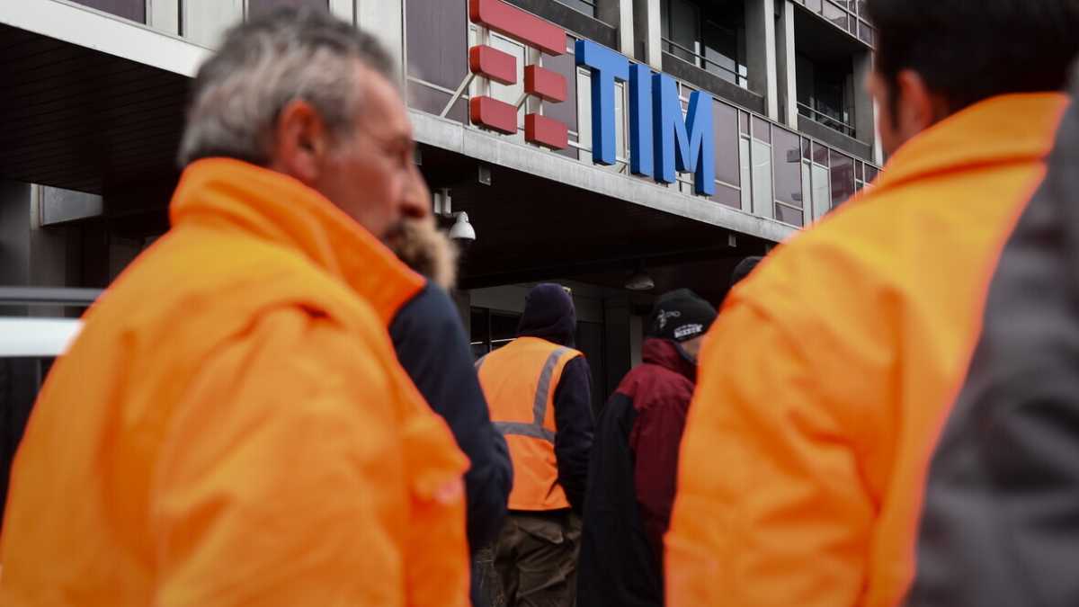 Immagine di Ultimo miglio per la rete Tim. L’astensione di Vivendi e la conferma di Labriola agevolano la cessione