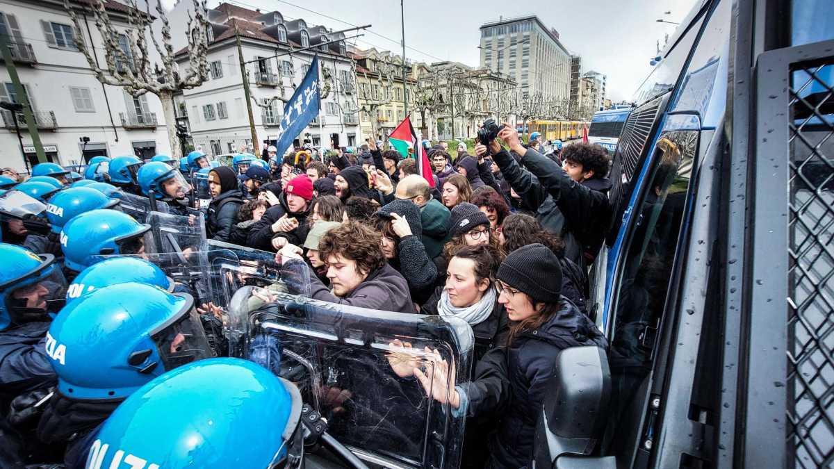 Immagine di Torino e gli scontri con la Polizia: servirebbe un monologo per antisemiti