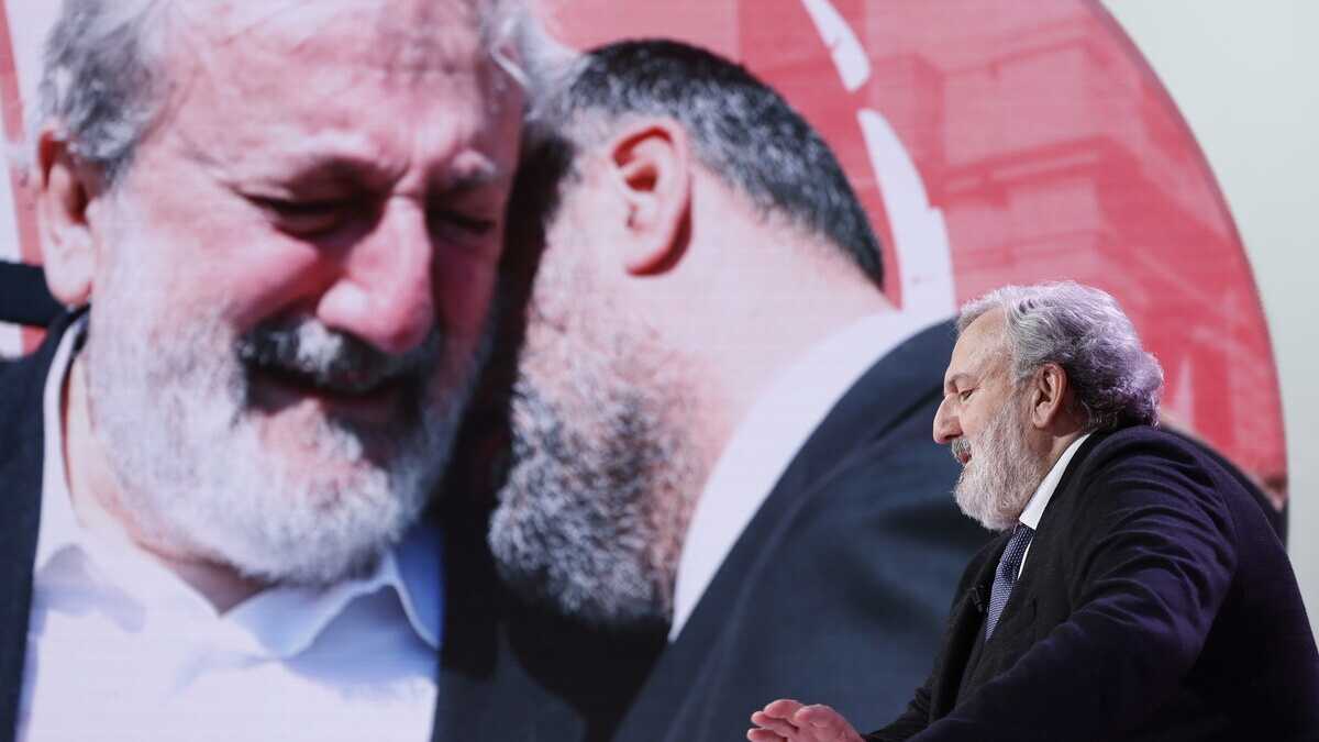 Immagine di Il regno di Michele Emiliano barcolla, appeso a Conte e Calenda